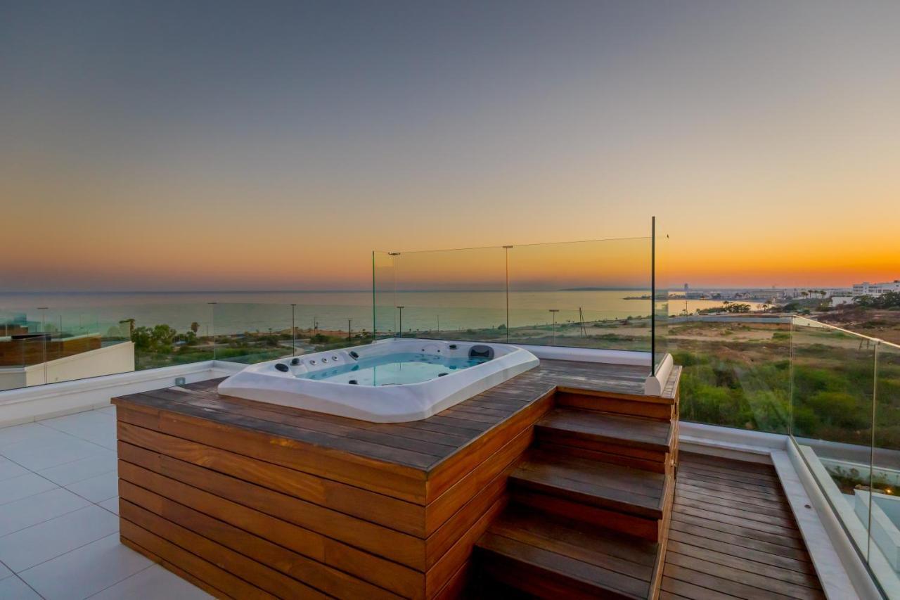 Love Bridge Seaview Villas Agia Napa Exterior foto